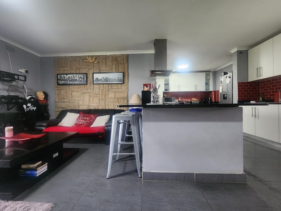 To Let 3 Bedroom Property for Rent in Bothasig Western Cape